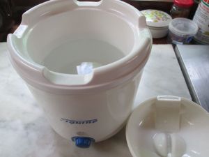 eau chaude dans yaourt
